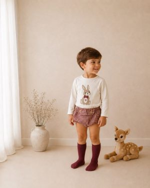 Conjunto de niño en color crudo con ilustración de conejito